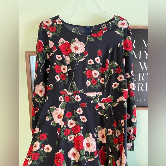 Beautiful Dress - Picture 2 of 3